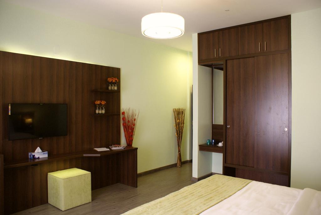 Weekend Hotel & Apartments Mascate Habitación foto